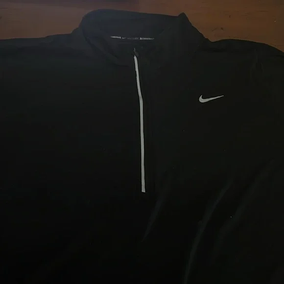 Nike women’s Drifit Zip Up - Picture 2 of 5
